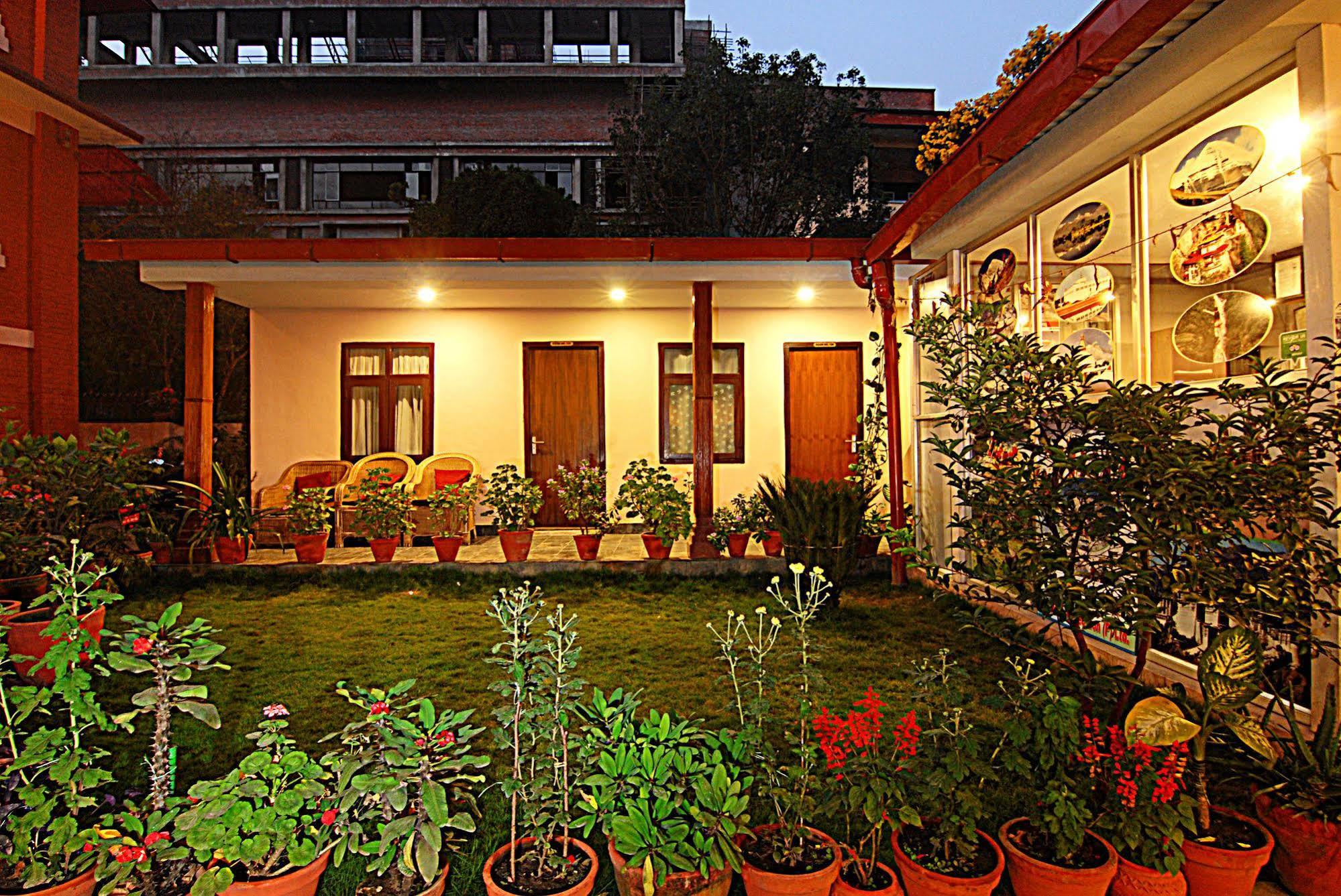 Hotel Amaryllis Catmandu Exterior foto